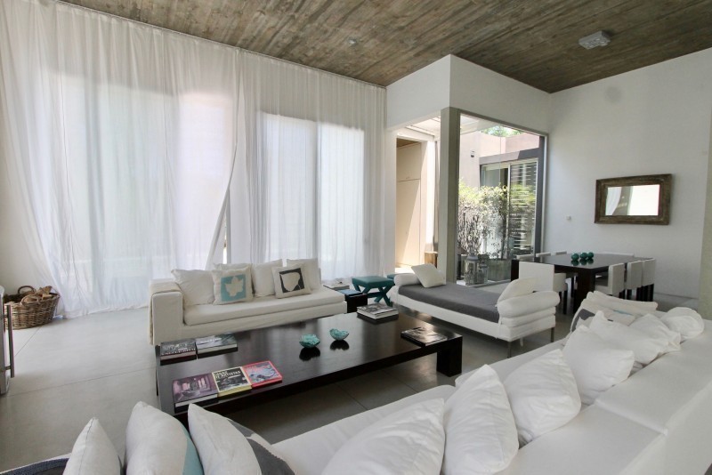 Excelente casa emplazada en una planta en Laguna Blanca
